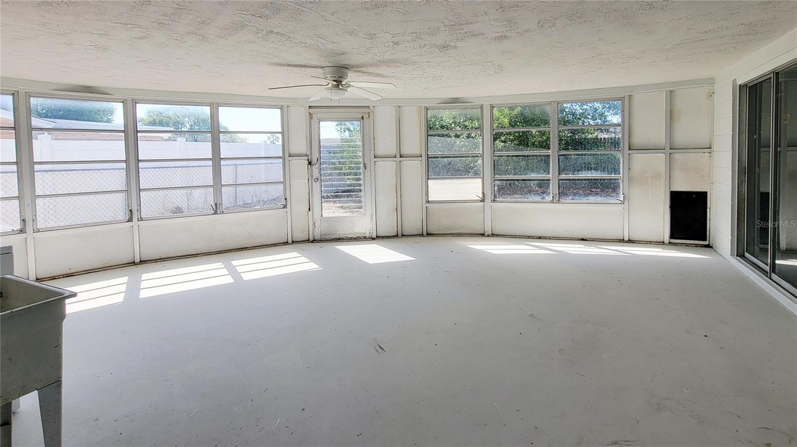 Oversized lanai