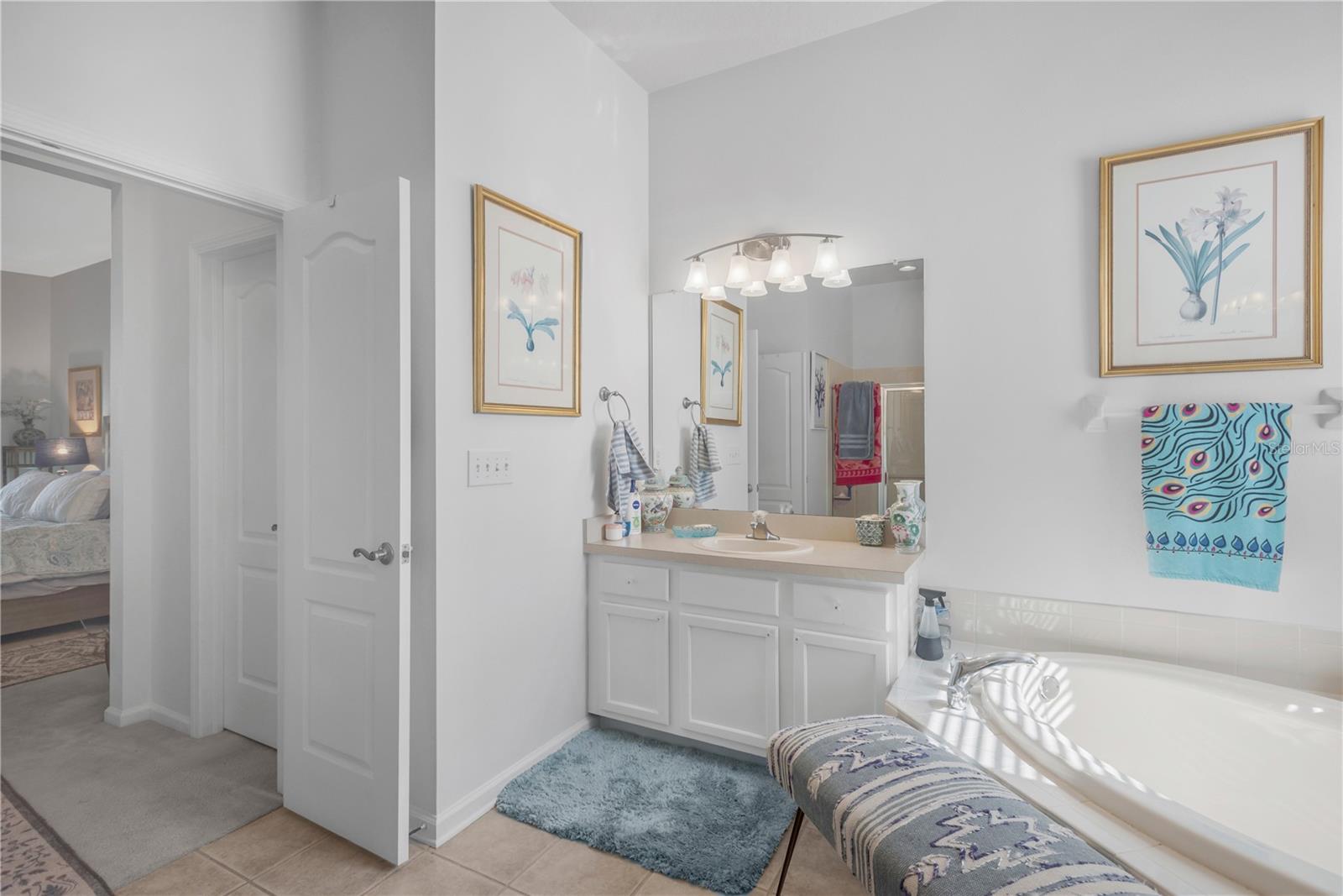 Two sinks in primary bathroom
