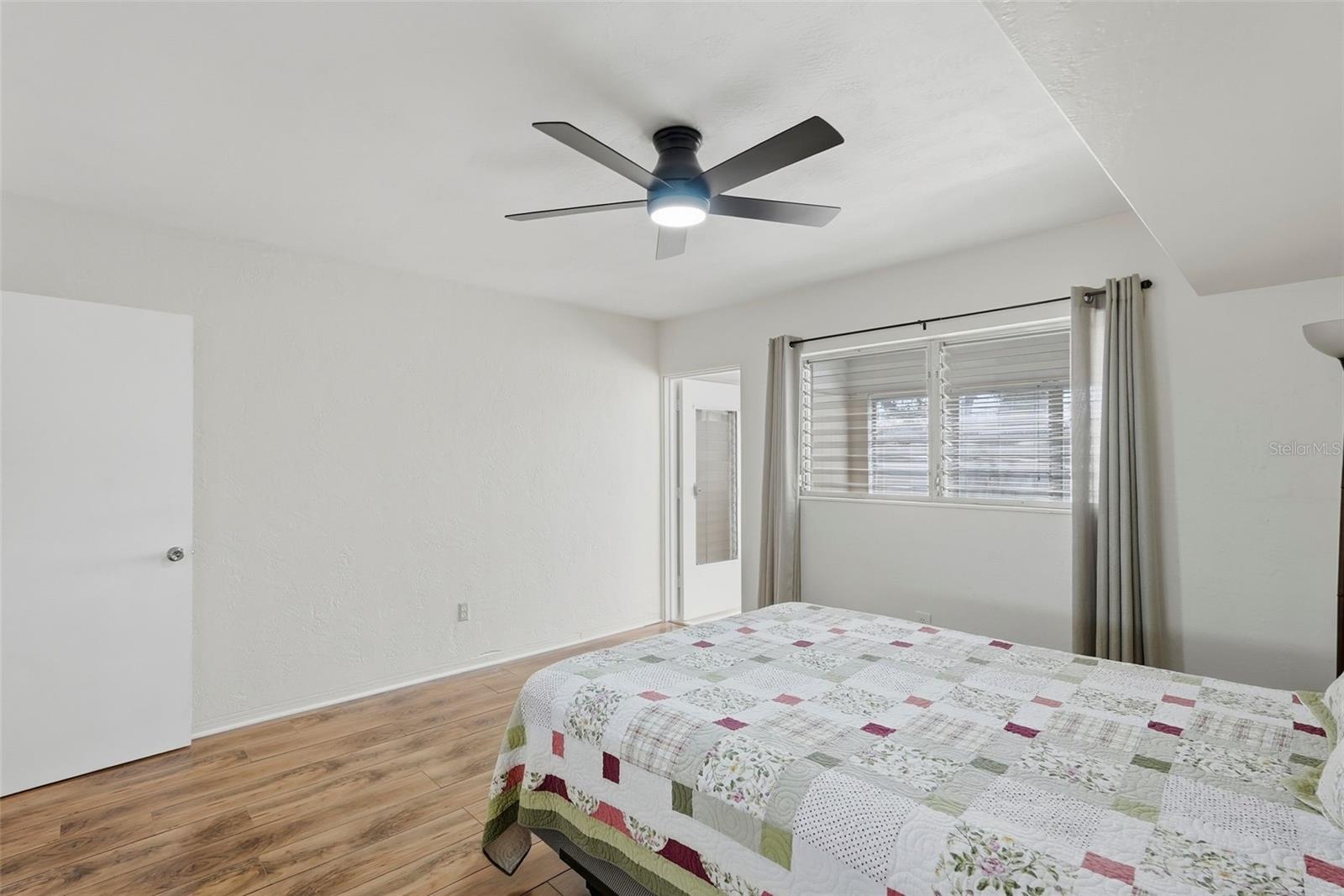 Lots of space in the bedroom