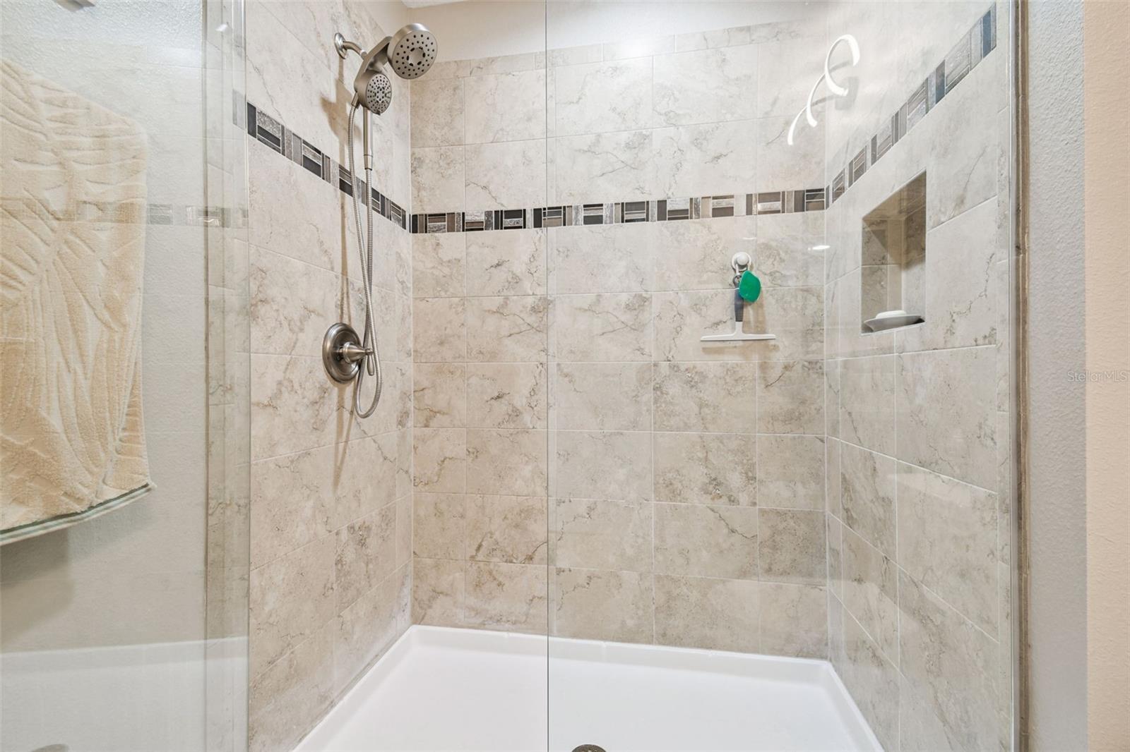 LISTELLO TILE DETAILS