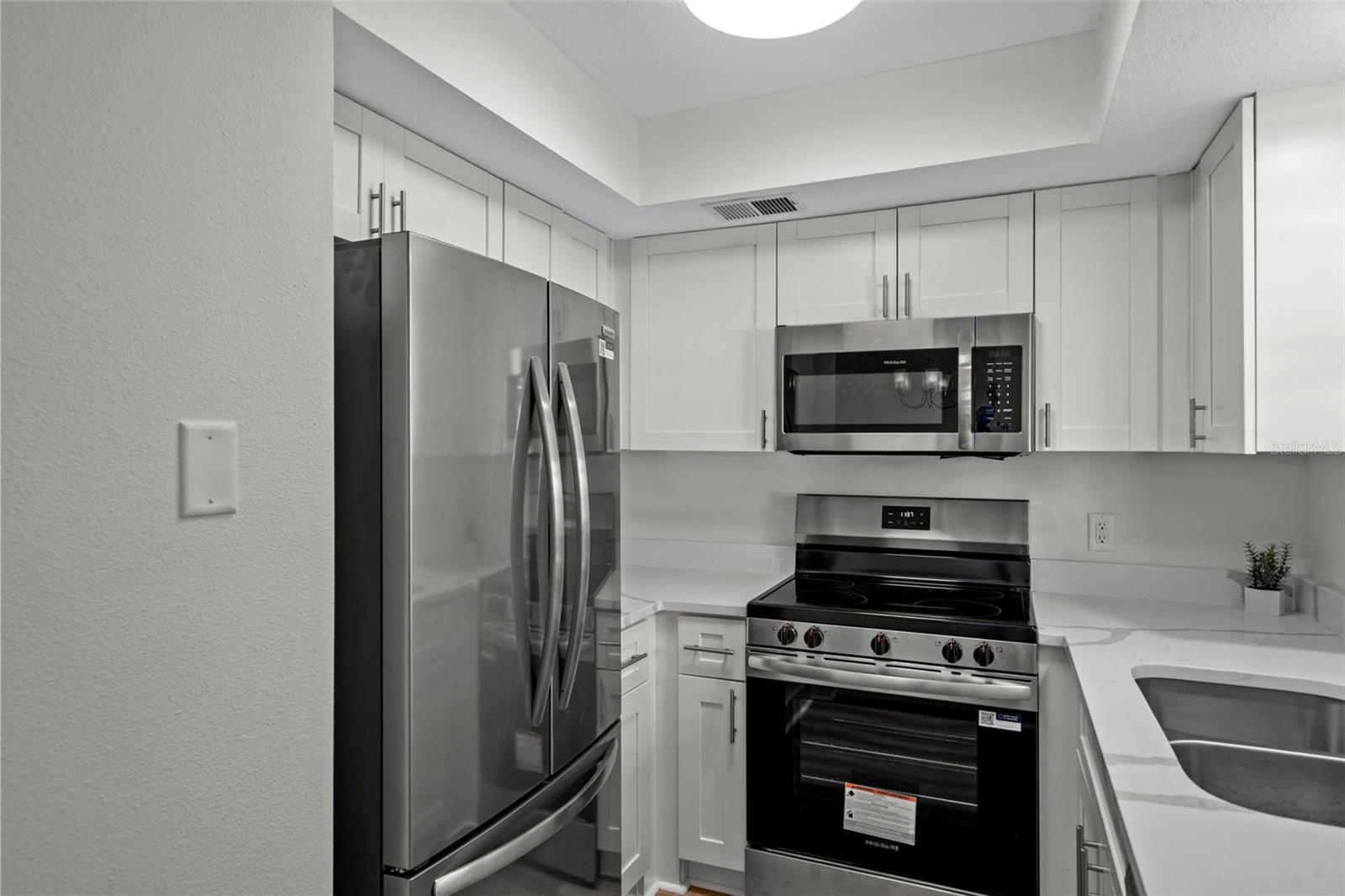 Updated Kitchen and Appliances