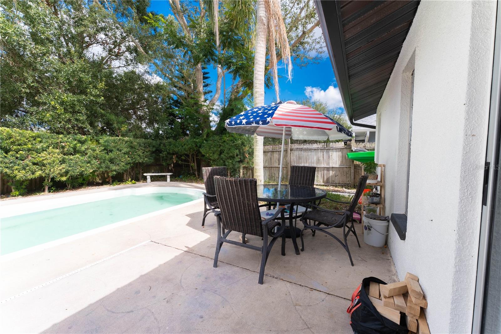 A great outdoor play space!