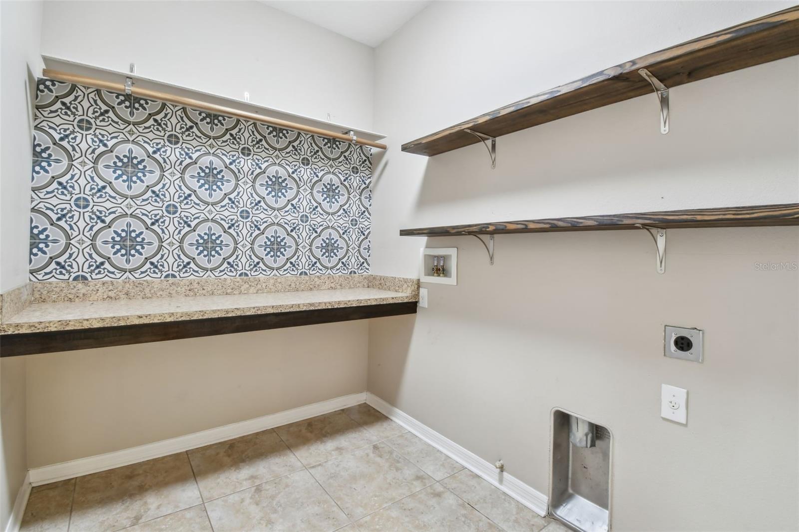 Laundry room w gas stub out