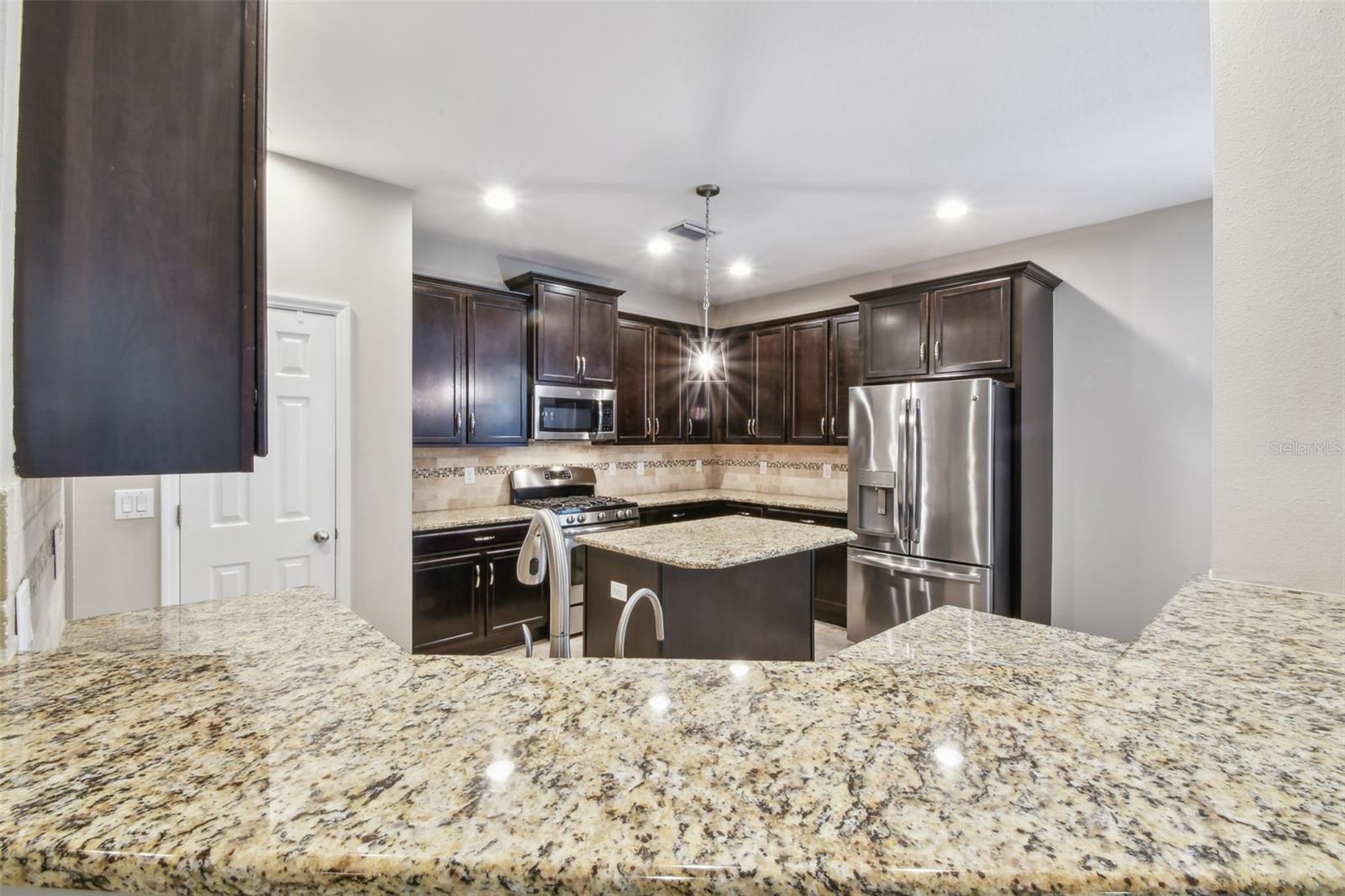 Large Kitchen w center island