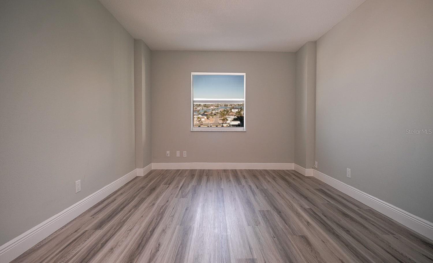 Primary Bedroom with En-Suite Bathroom and Walk in Closet