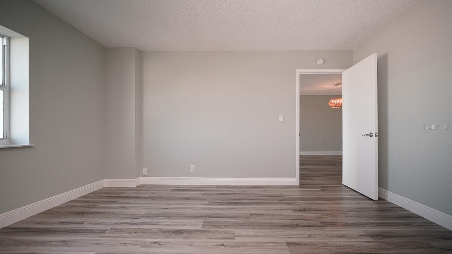Primary Bedroom with En-Suite Bathroom and Walk in Closet