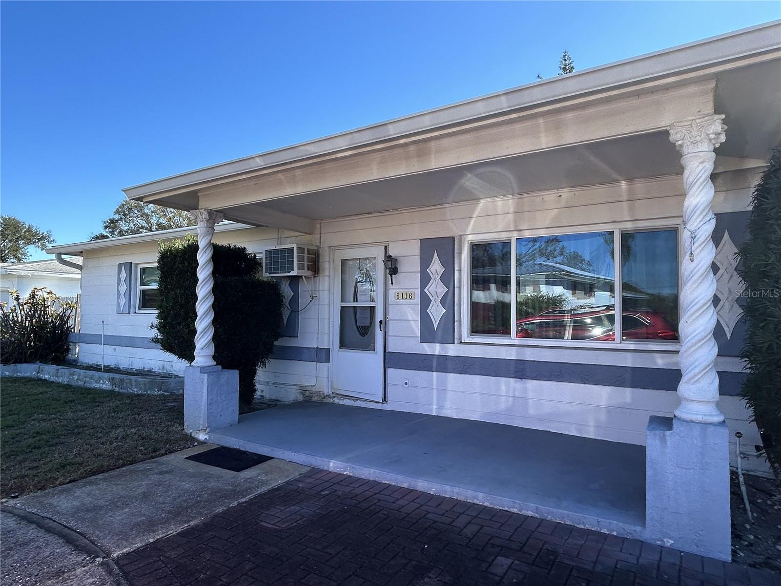Front covered porch!