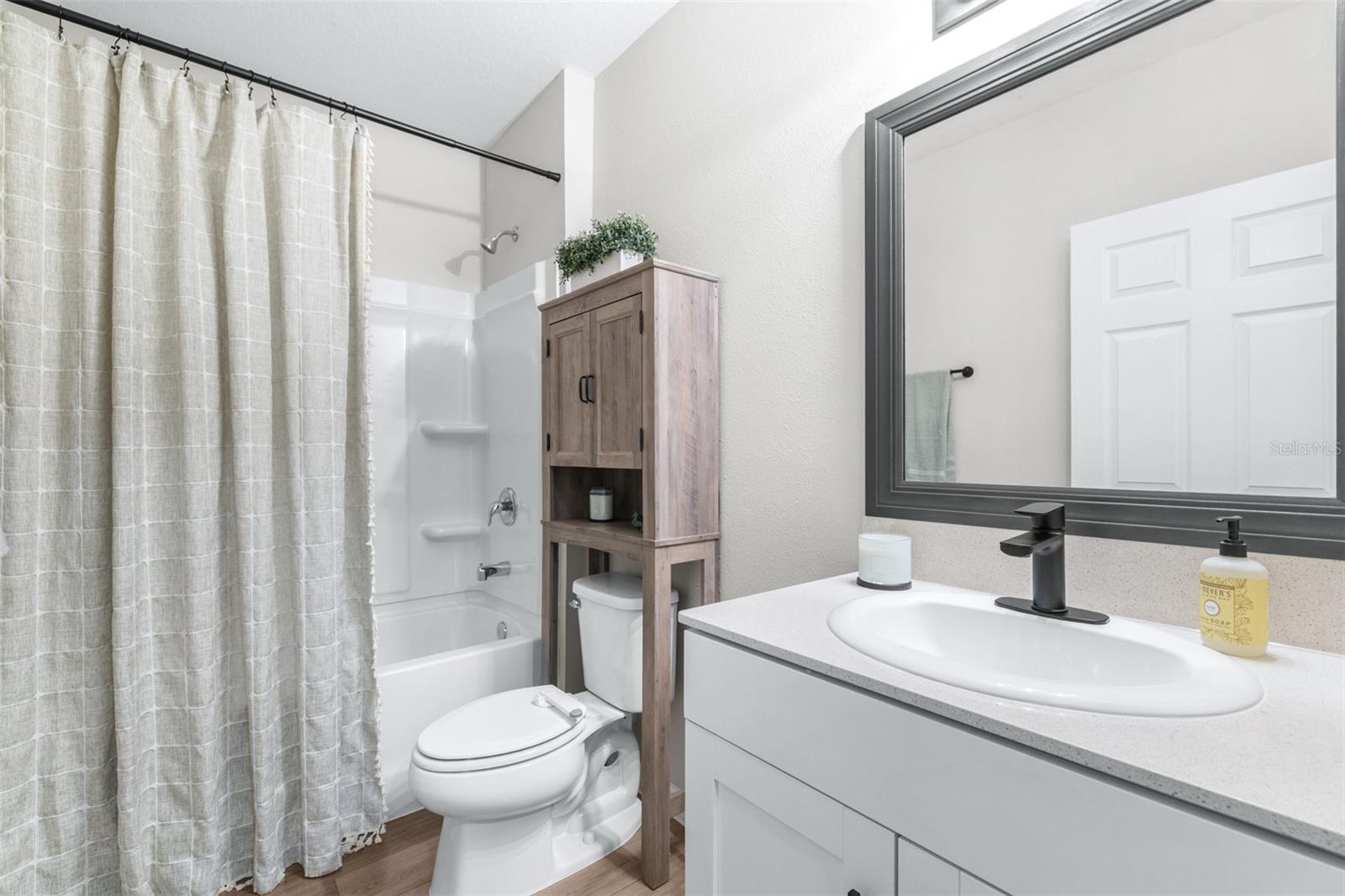 New Upgraded faucets throughout