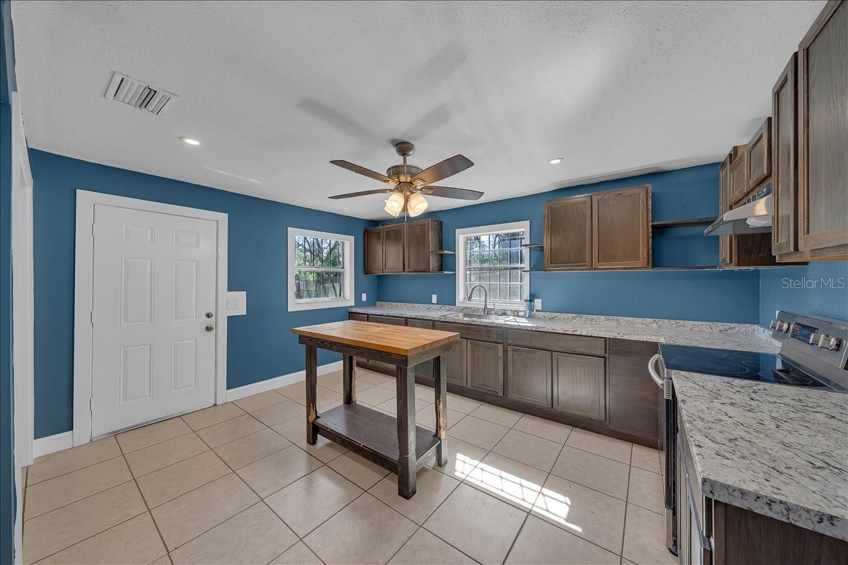 Large Kitchen with Ample Workspace