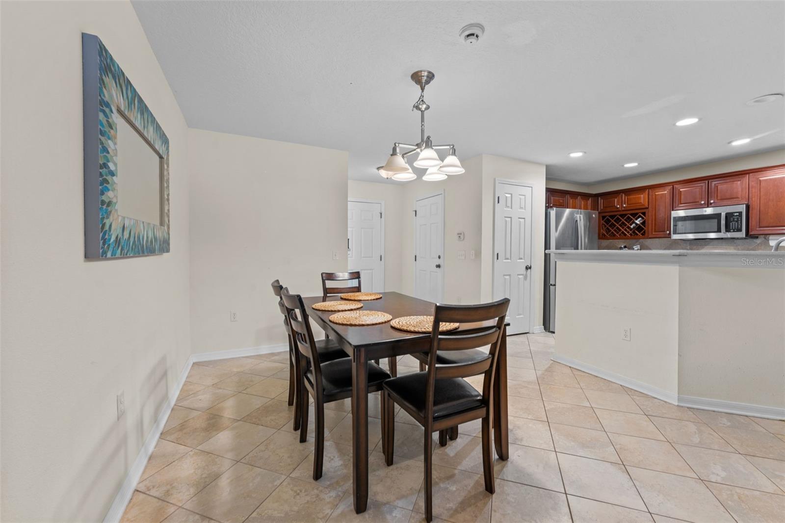 Dining room into kitchen