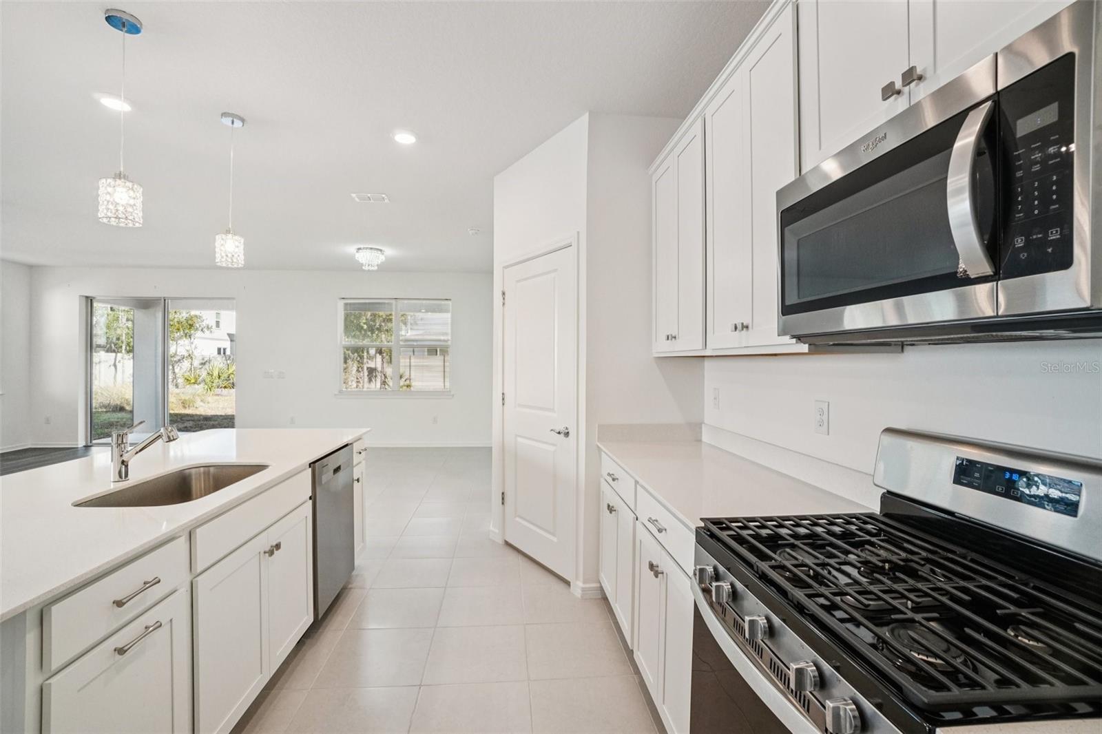 KITCHEN HAS GAS STOVE