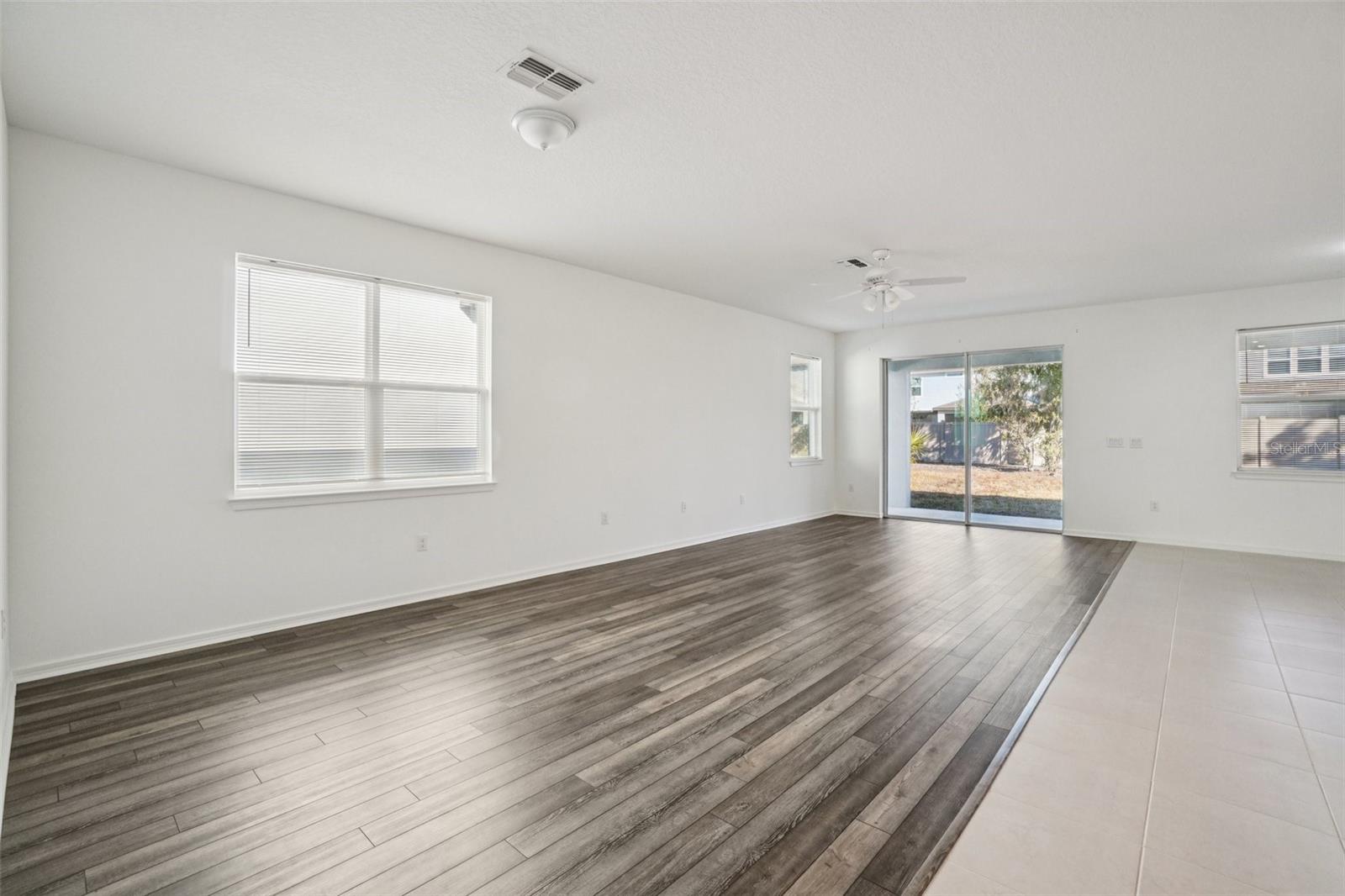 LIVING ROOM/DINING ROOM COMBO