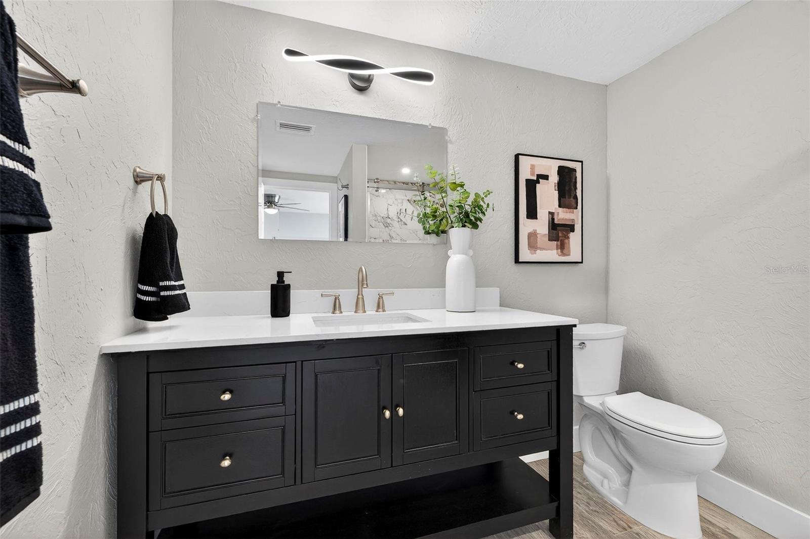 1st floor primary en suite