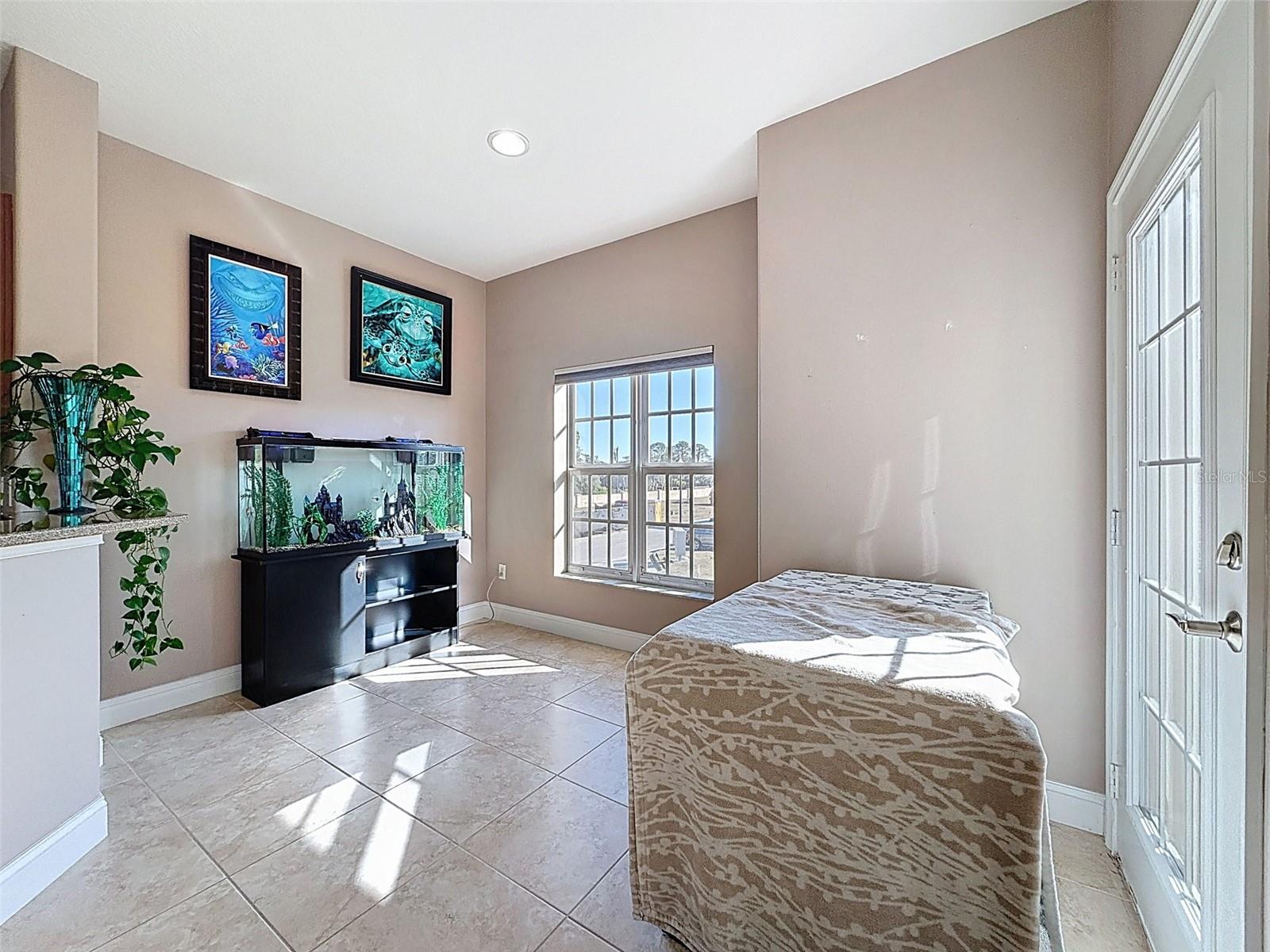 Separate Breakfast nook/dinette