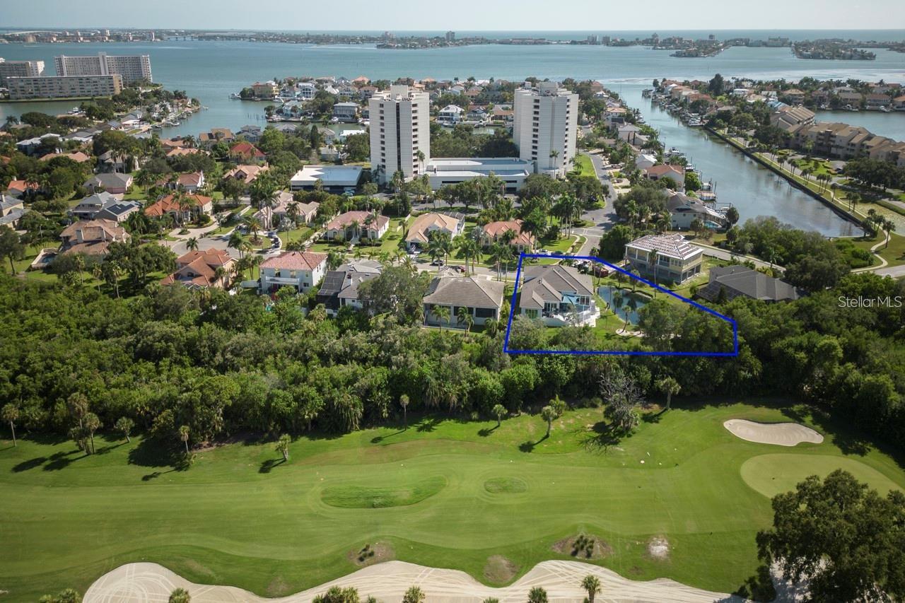 Very private home off the 17 th green of PYCC