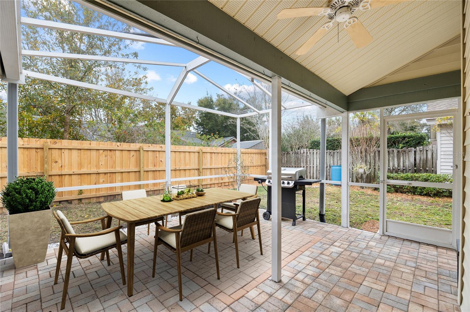 Lanai - Virtually Staged