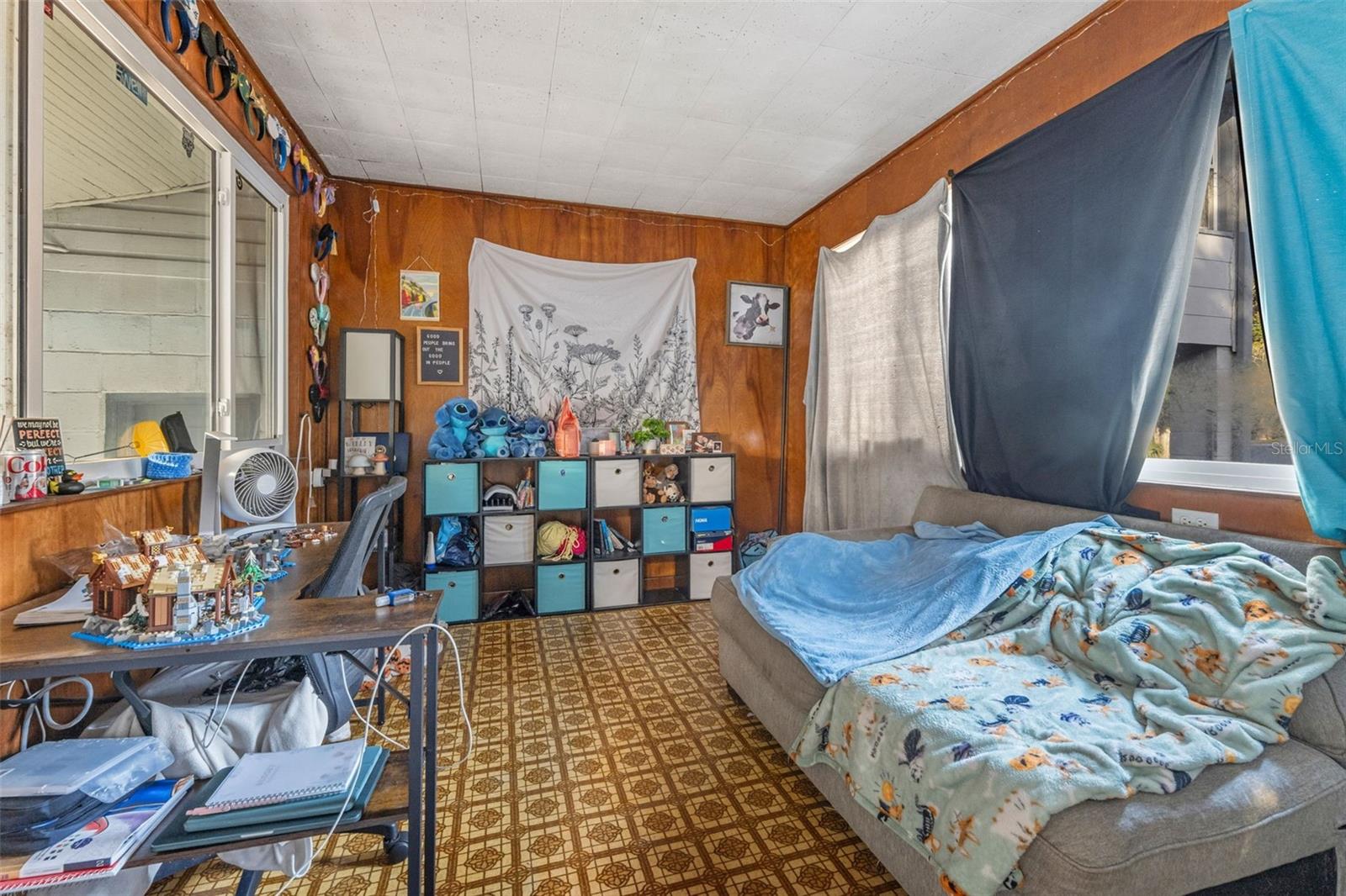 Main house bedroom 1