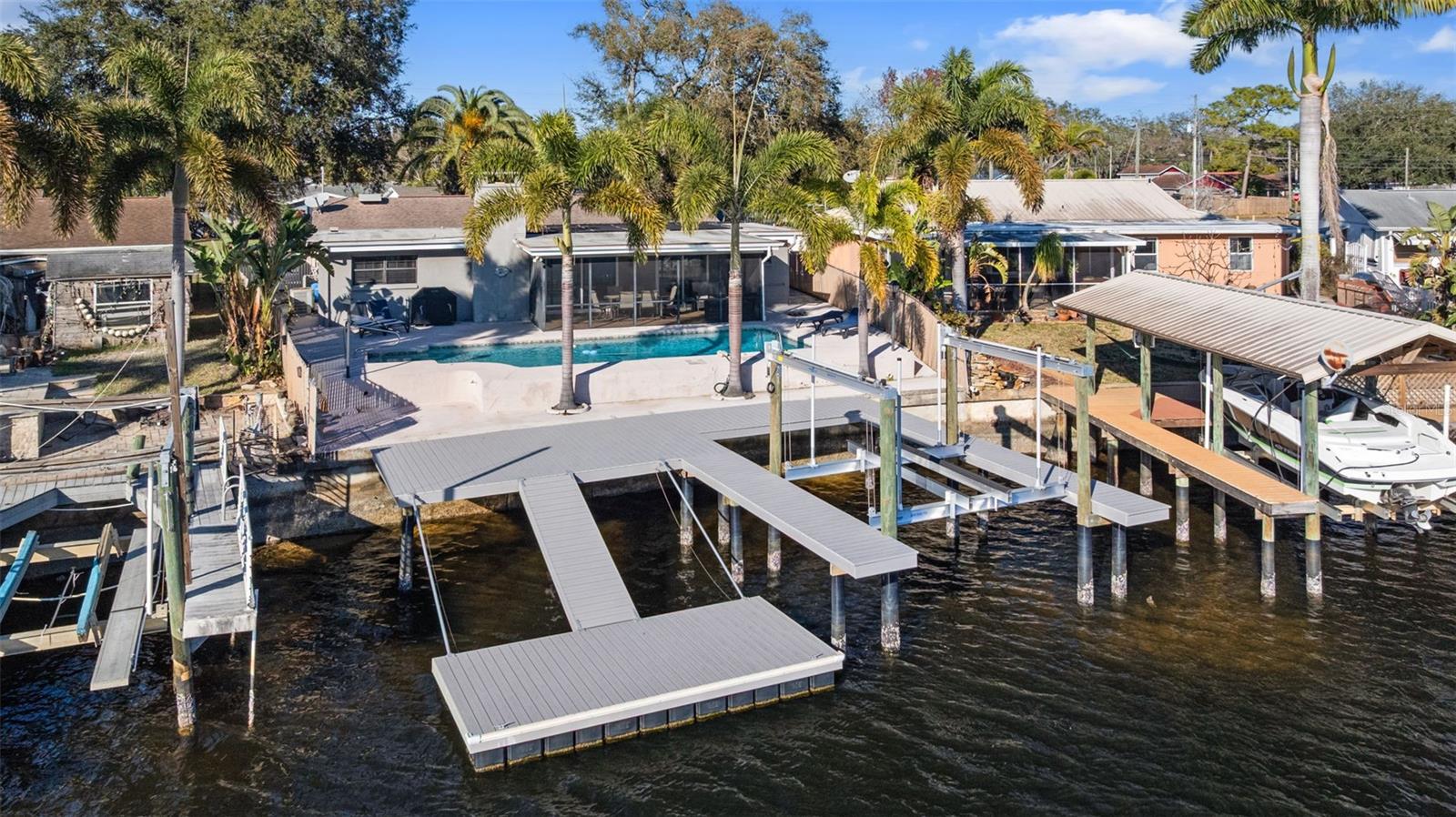 brand new 10,000 lb lift will hold a 23 ft boat