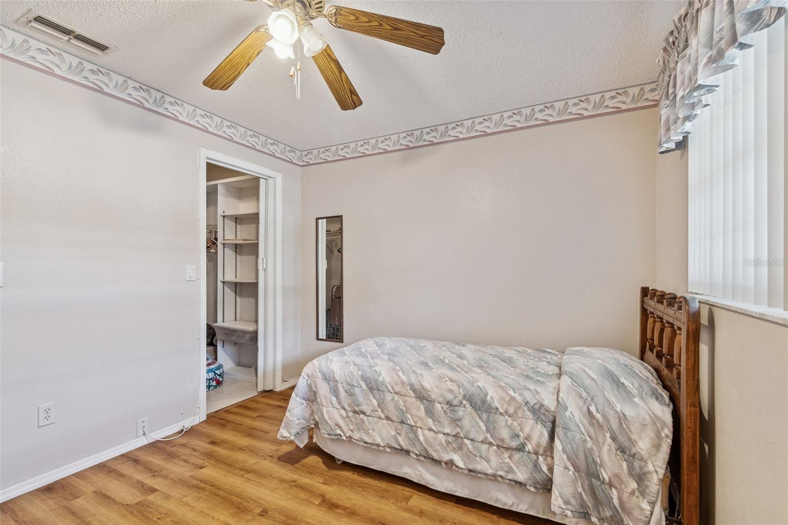 Guest with walk-in Closet