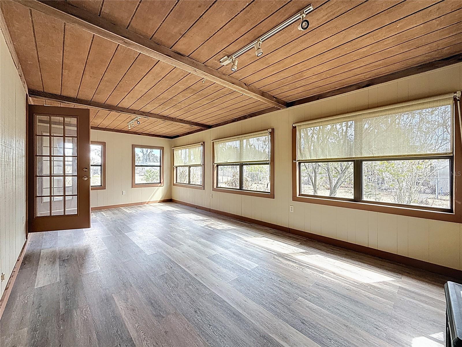 enclosed heated and cooled FL room