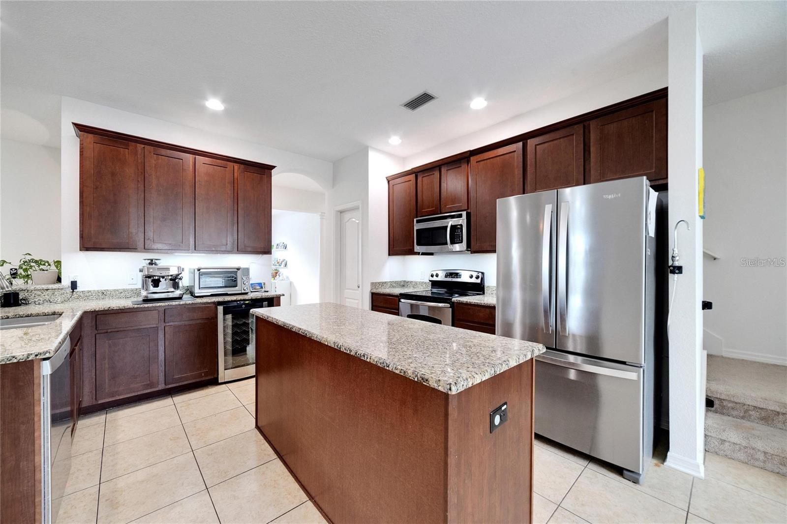 Large Kitchen w/Work Island