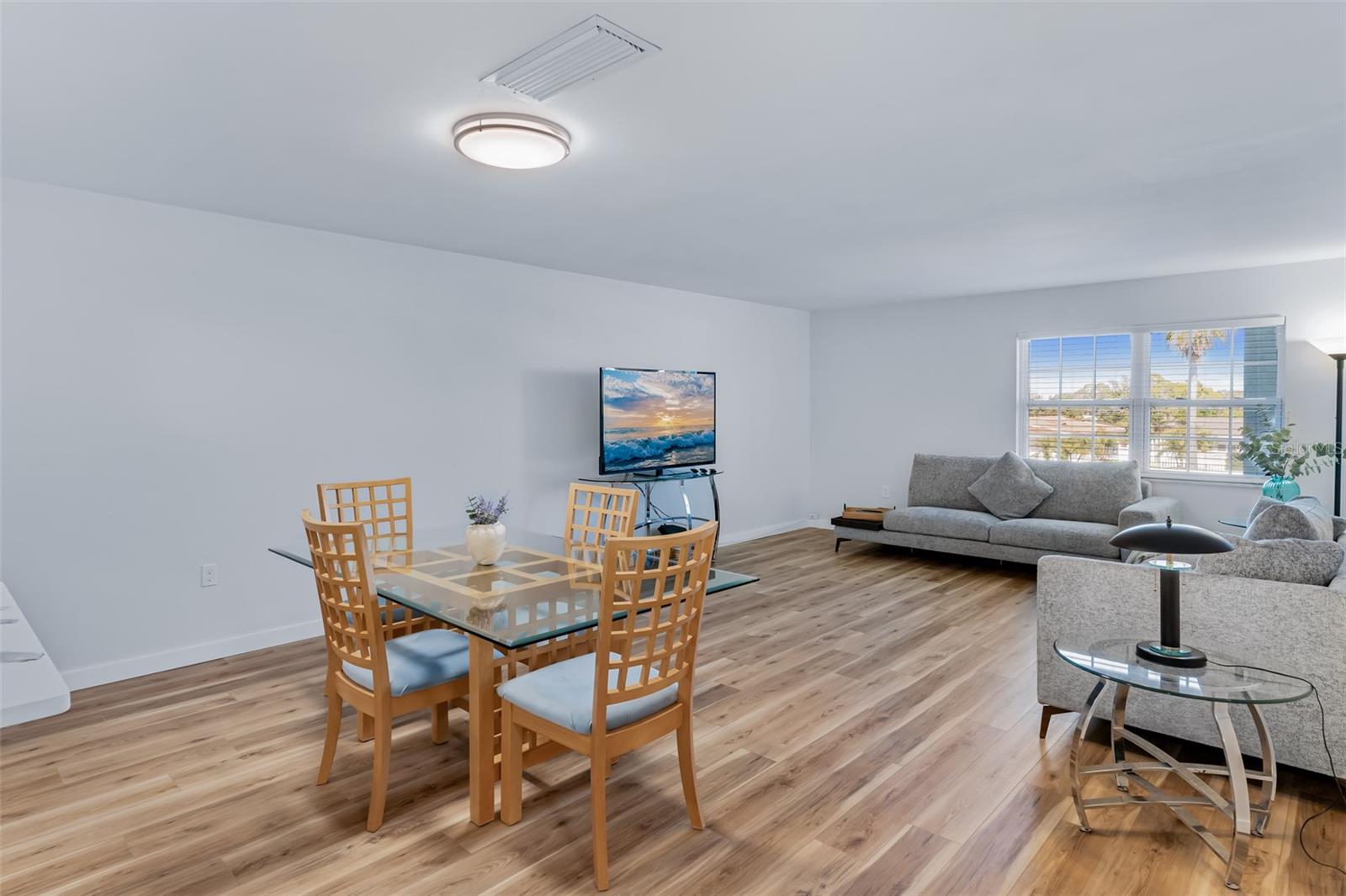 Living Room/Dining Room