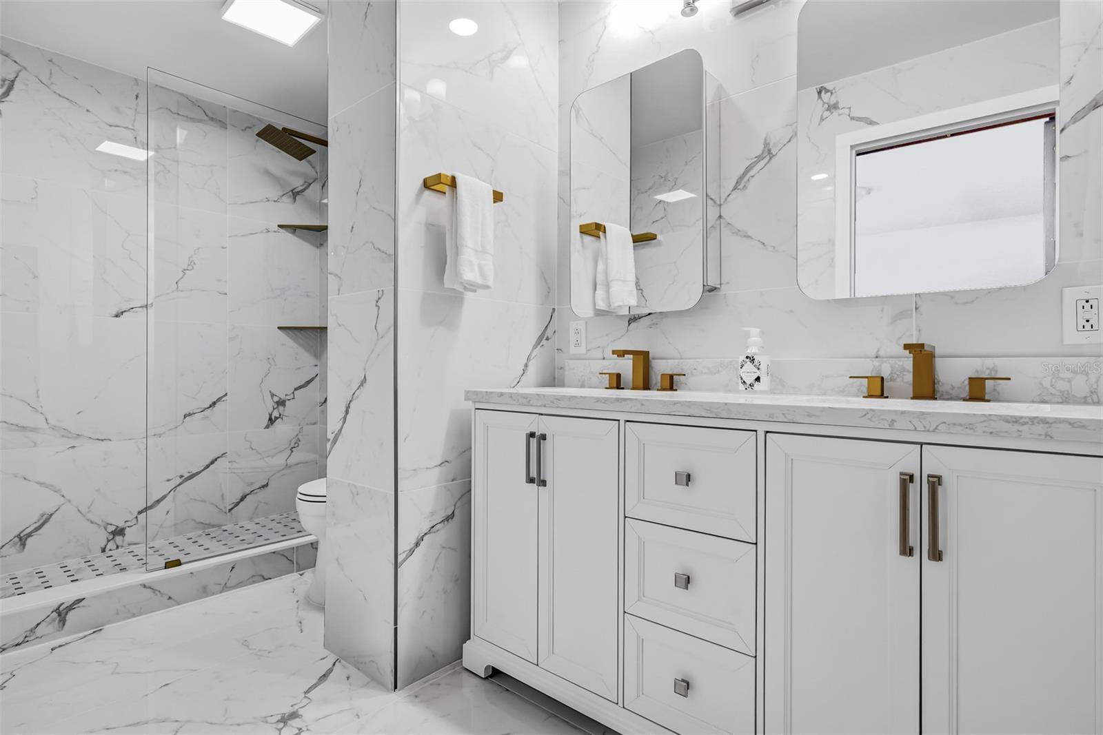 Primary En-Suite Bathroom