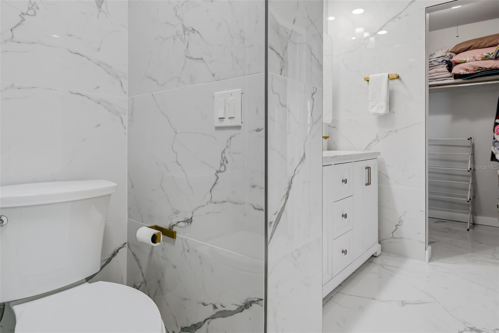 Primary En-Suite Bathroom