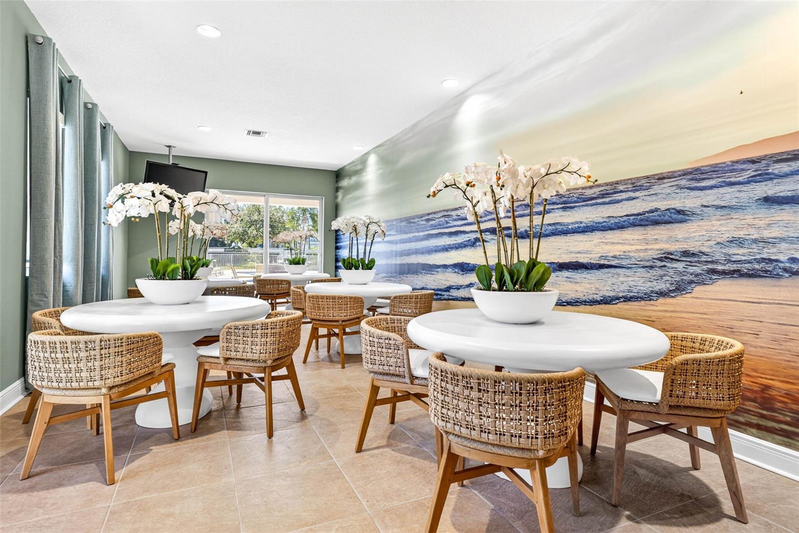 Clubhouse Dining and Entertaining Area