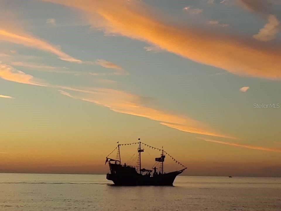 Treasure Island Beach walking distance away