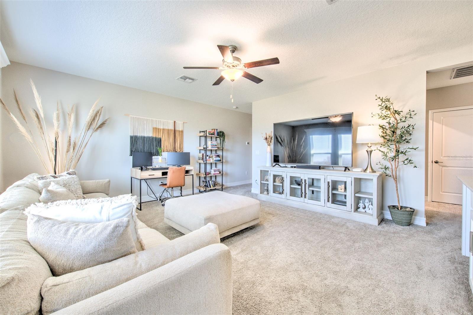 Upstairs Loft with Wet Bar