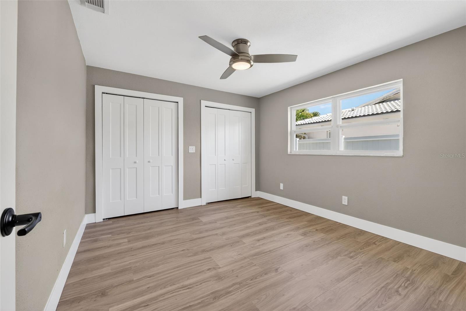 Large bedroom spacious to make your own