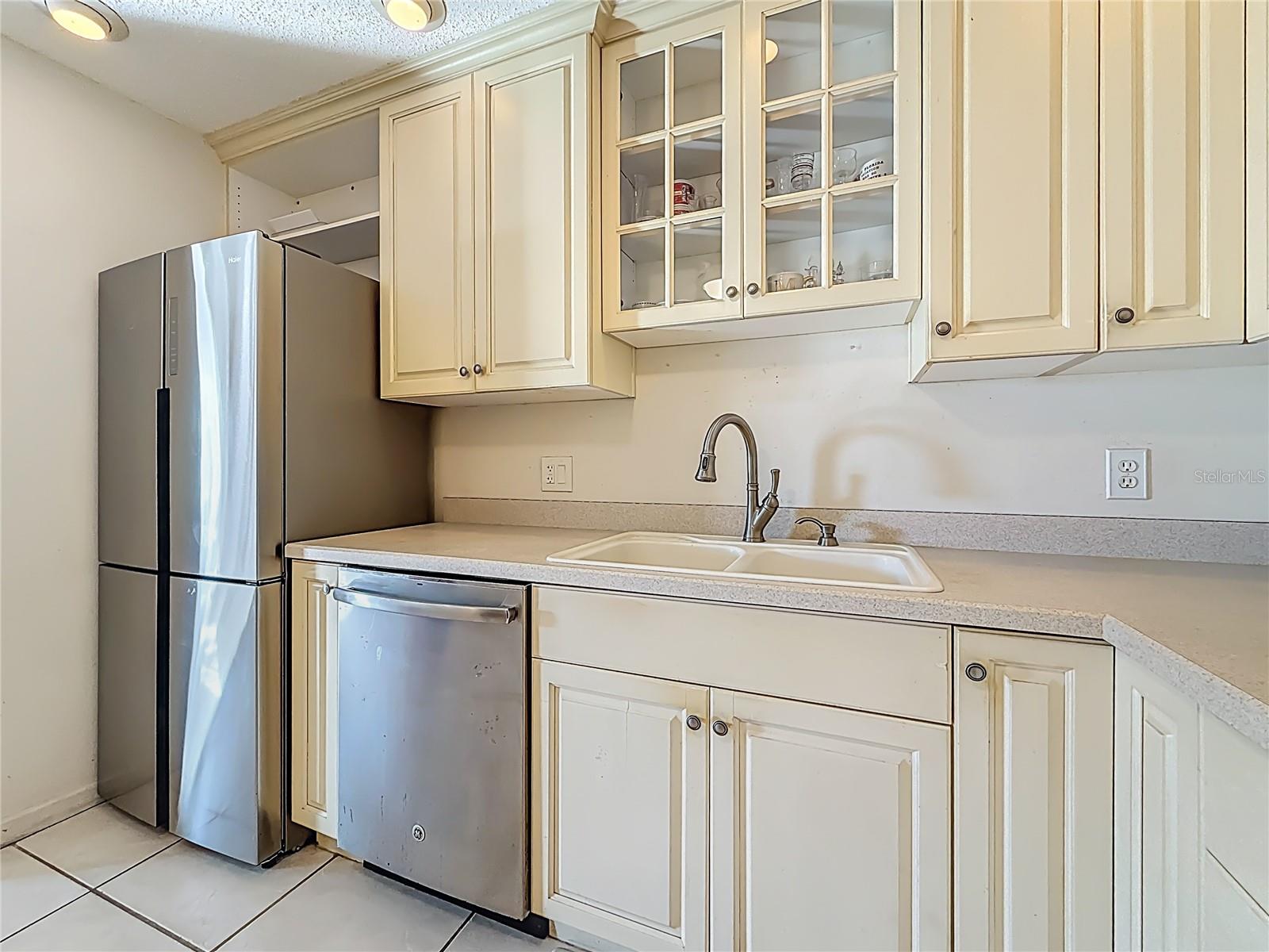 1020 85th Ave N no 119, Kitchen, glass front cabinets over sink