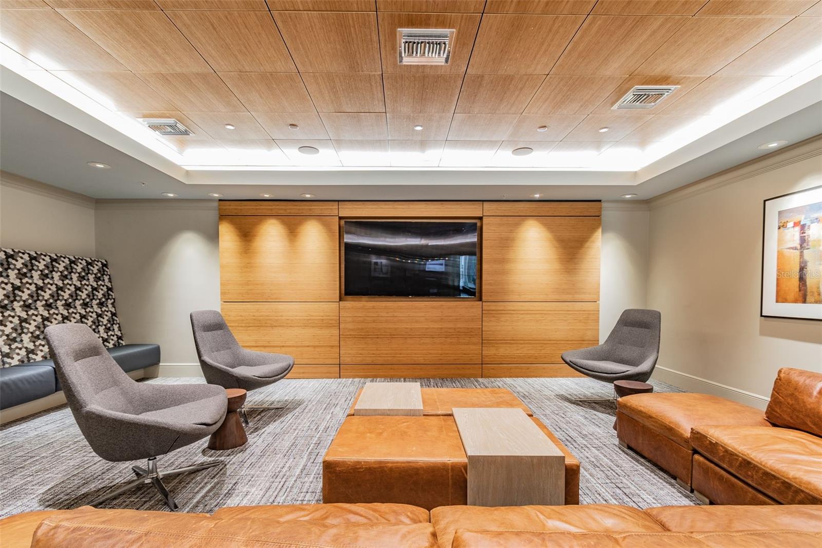 4th floor: Less formal community room