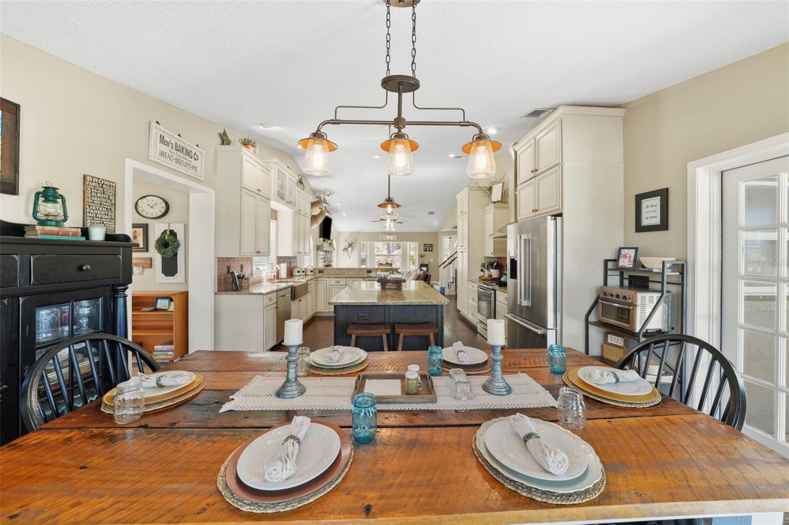 Spacious Dining space