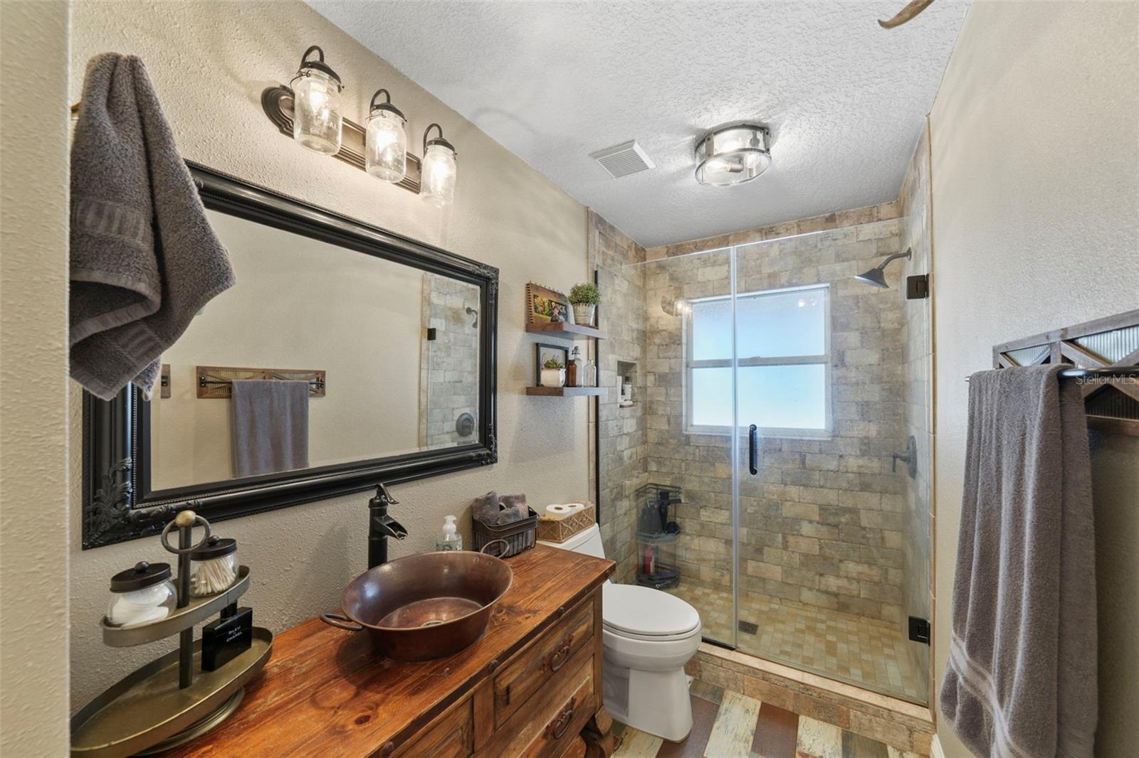 Hall Bath near bedrooms #3 & #4