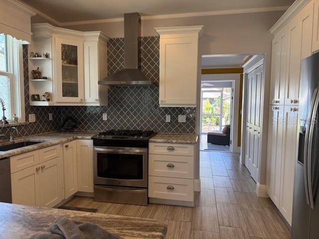 entry way to dining room