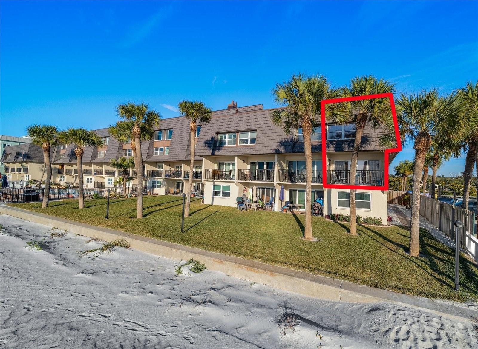 This end unit offers lots of privacy and easy access to beach.