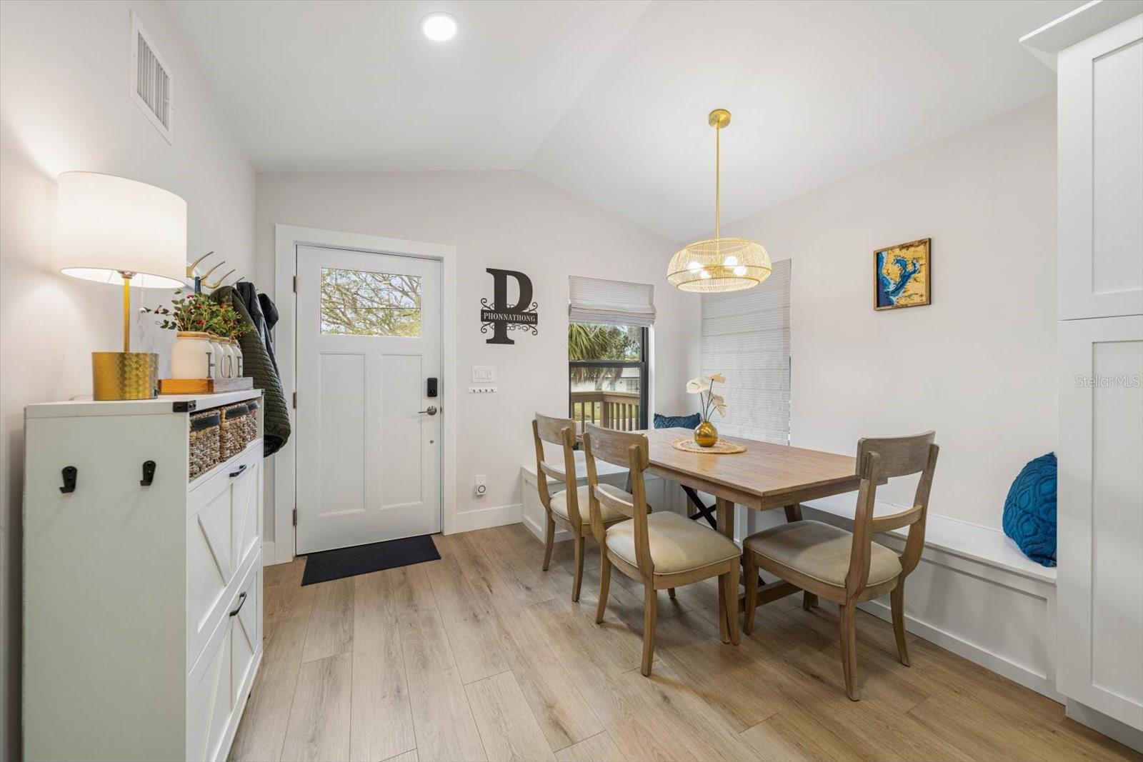 Kitchen Built-in dining