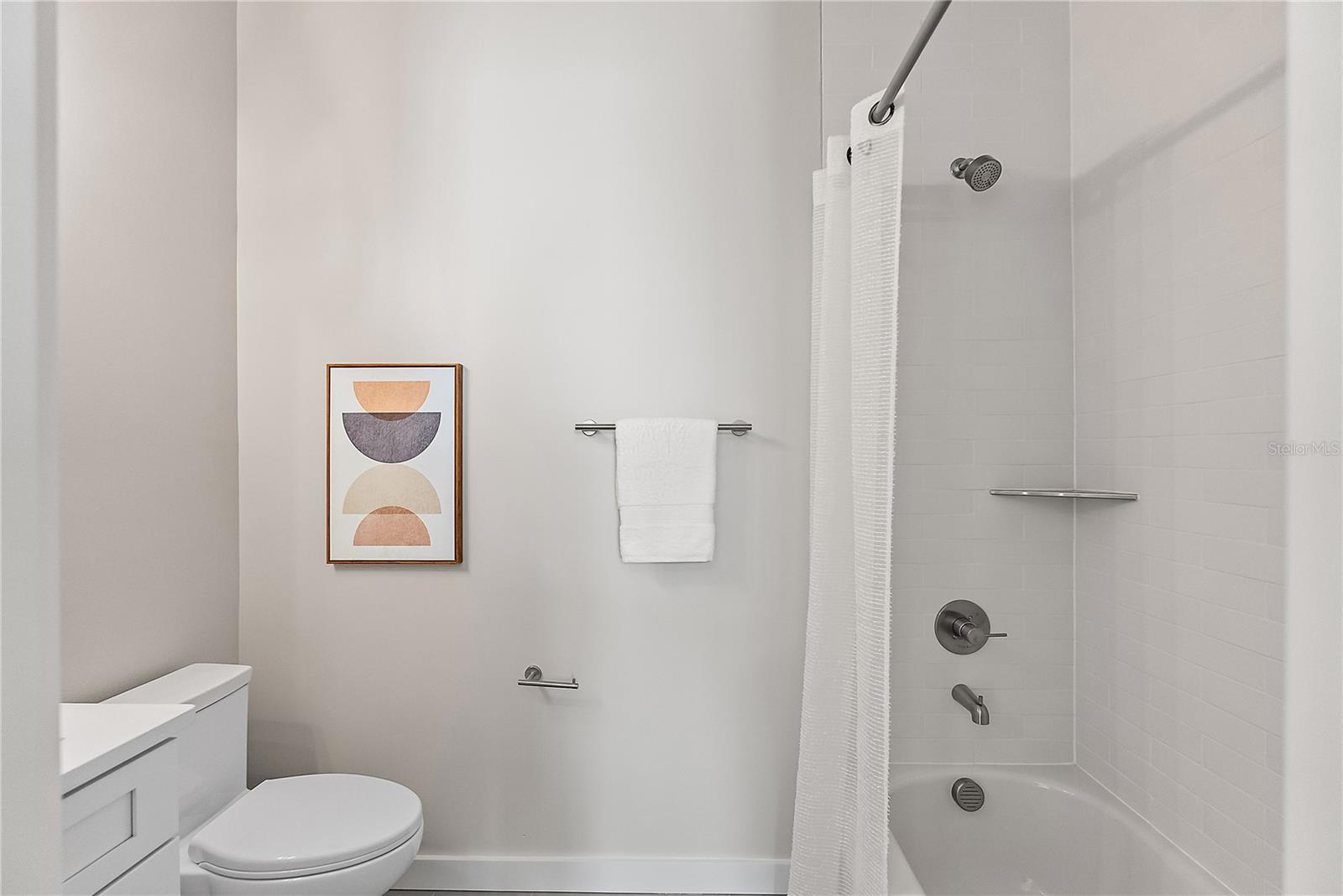 Full Bath in Guest Suite