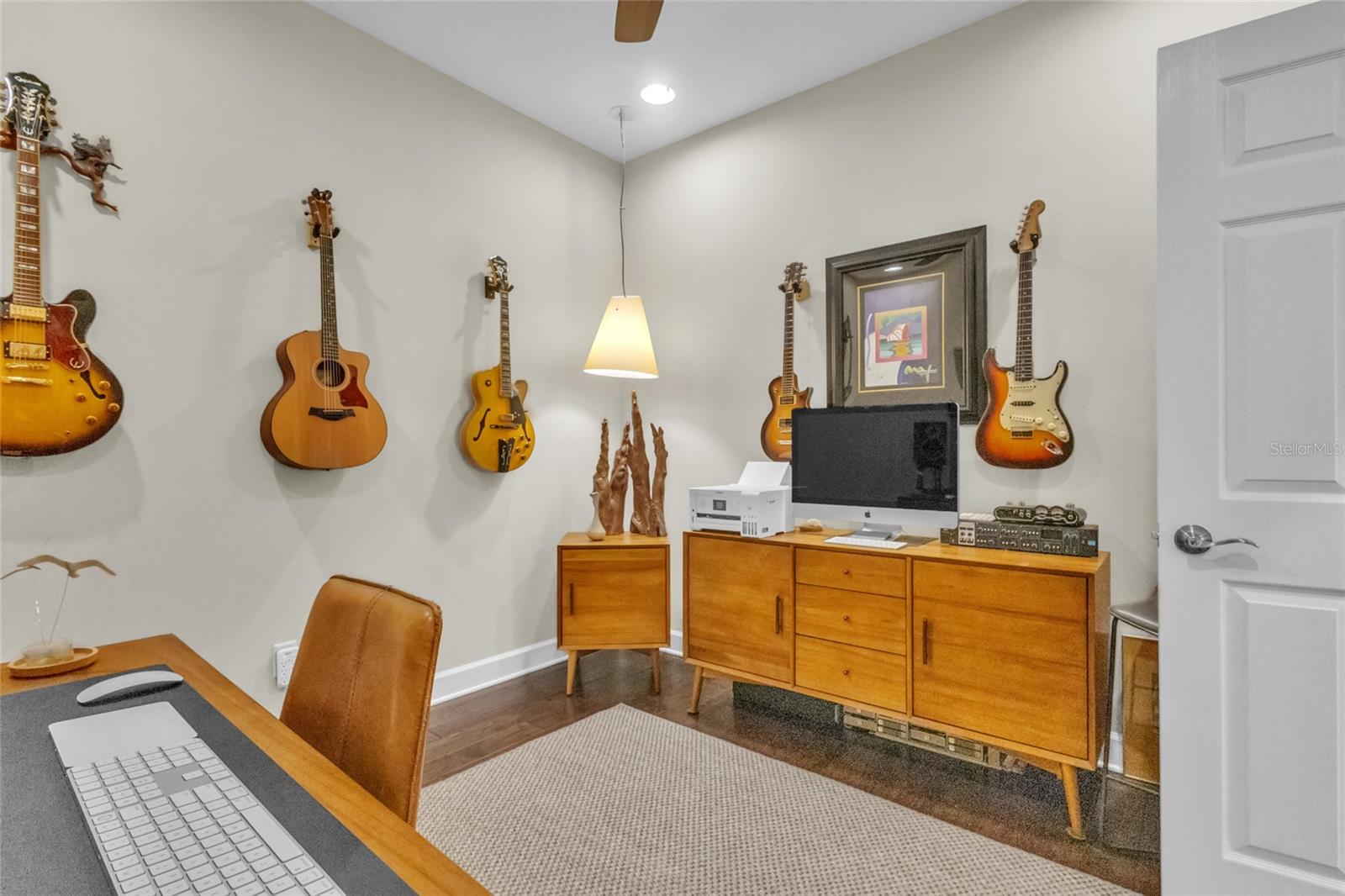 Pendant light in this photo will not transfer upon sale.