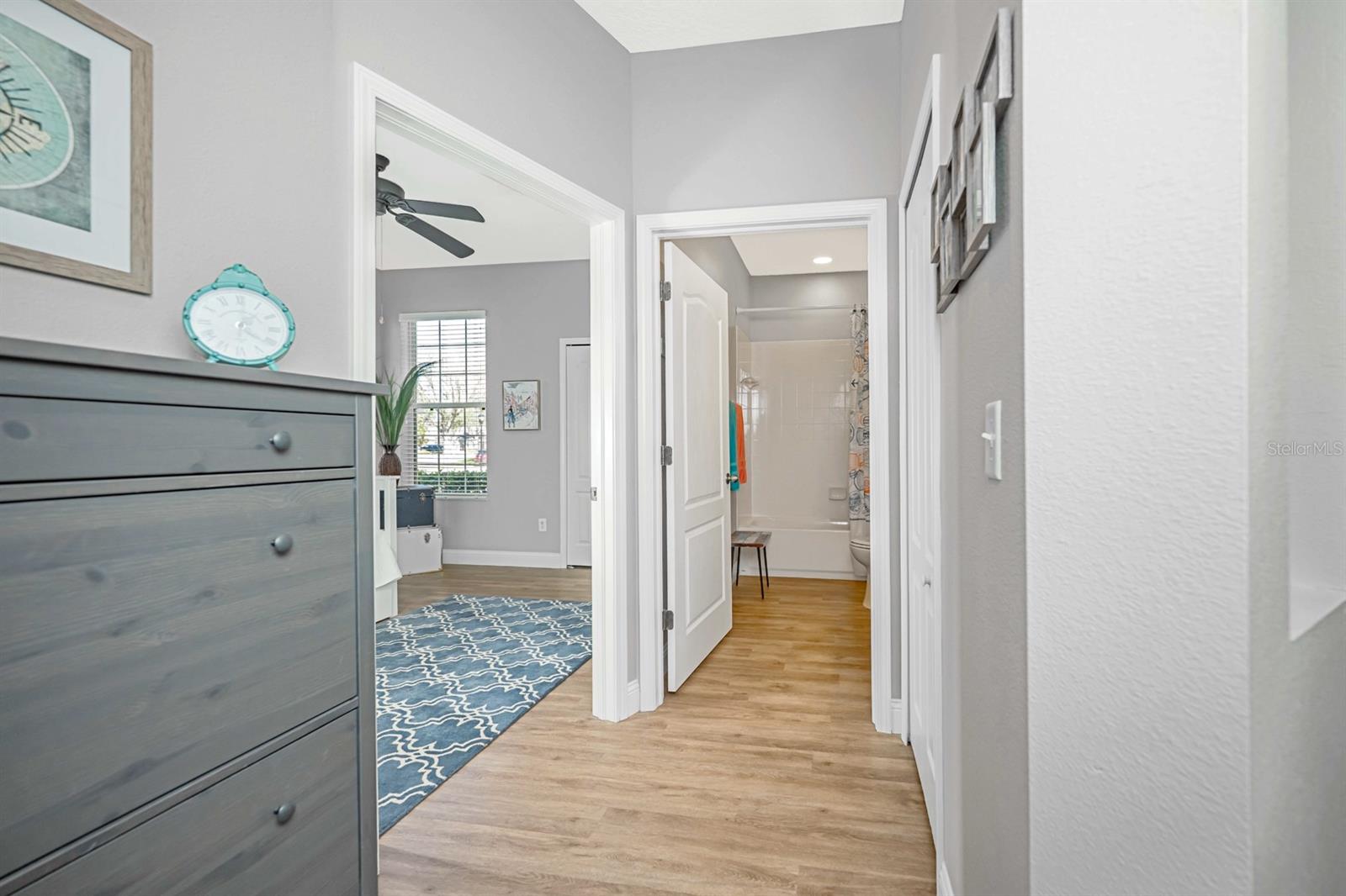 Hallway to front room ad 2nd full bath