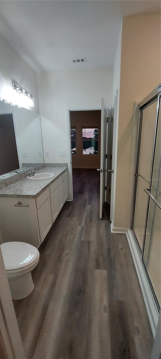 Master En-suite Bathroom