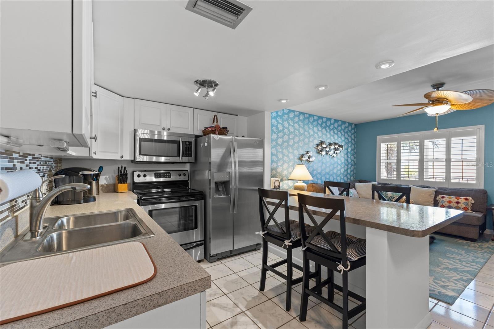 Kitchen and Bar area