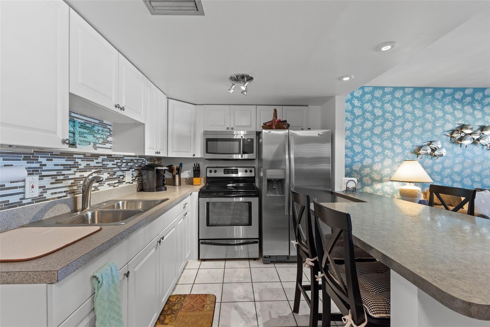 Kitchen and Bar area