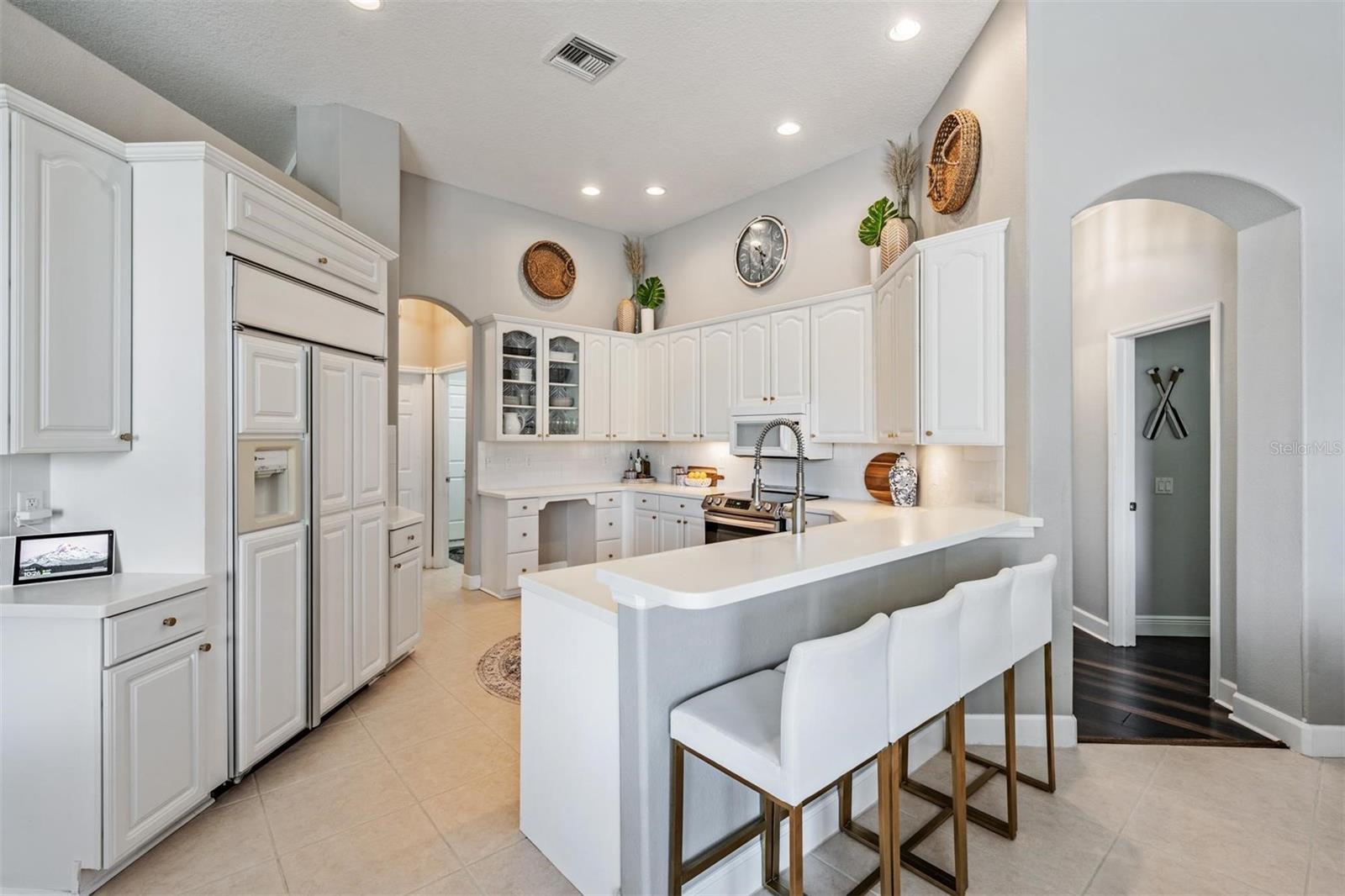 Kitchen with Breakfast Bar