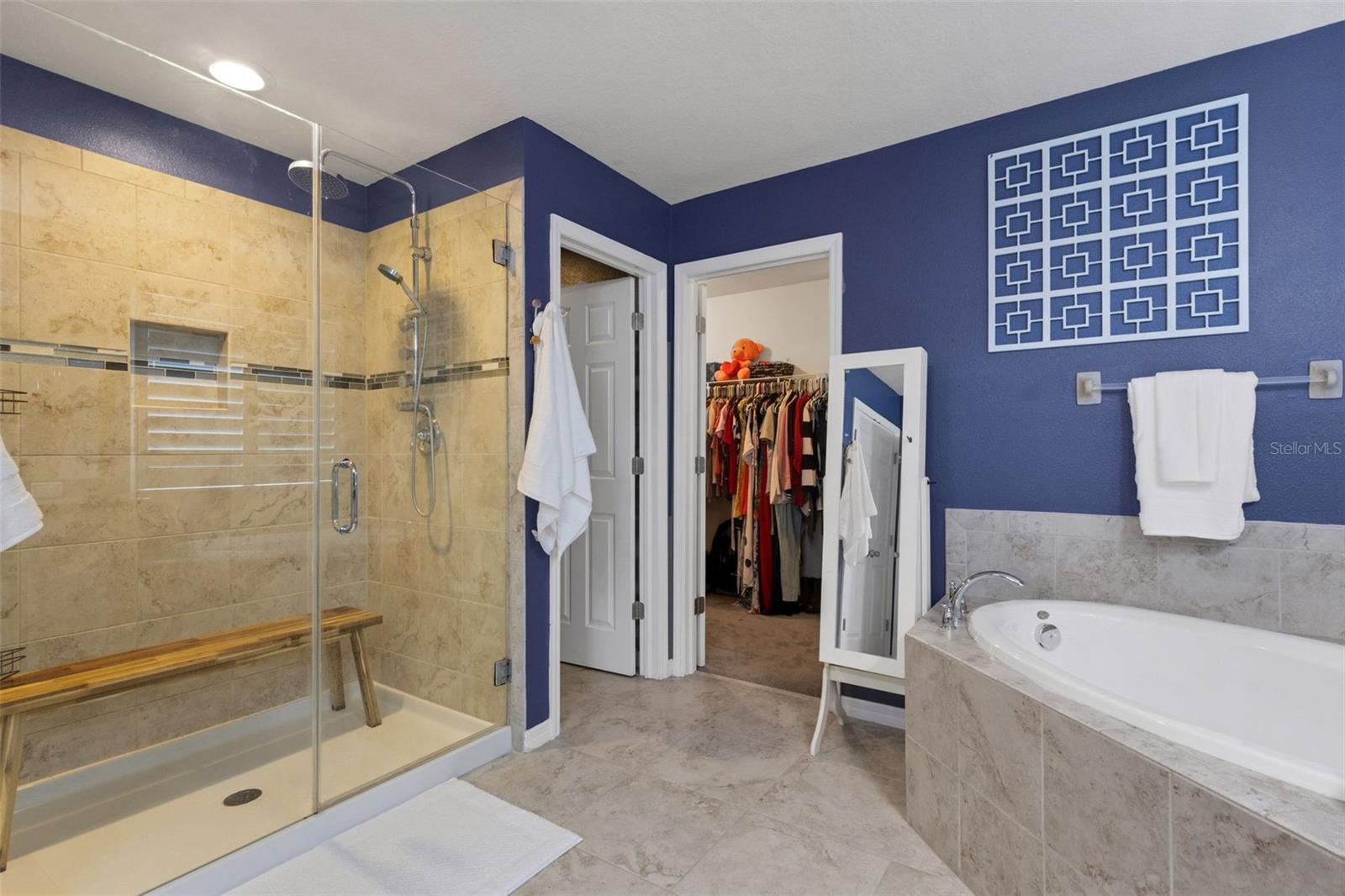 En suite primary bath