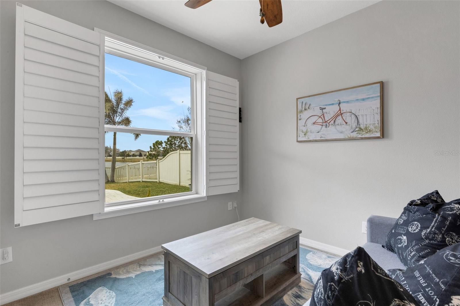 1st floor Bedroom / office with en suite bathroom & Oasis views