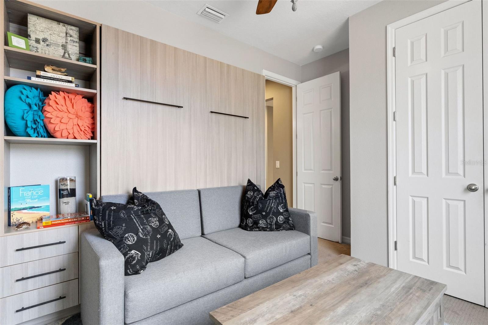 1st floor Bedroom / office with en suite bathroom & Oasis views