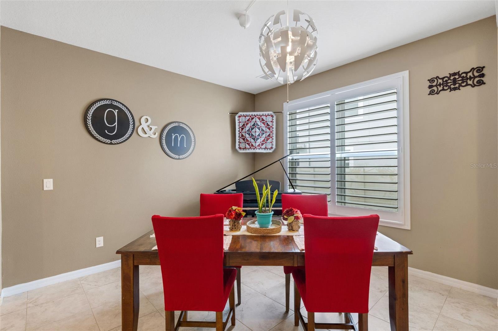 Grand entry for entertaining or living space.